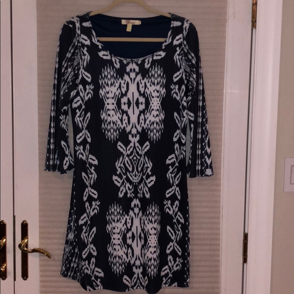 Dark blue dress with 3 quarter sleeves